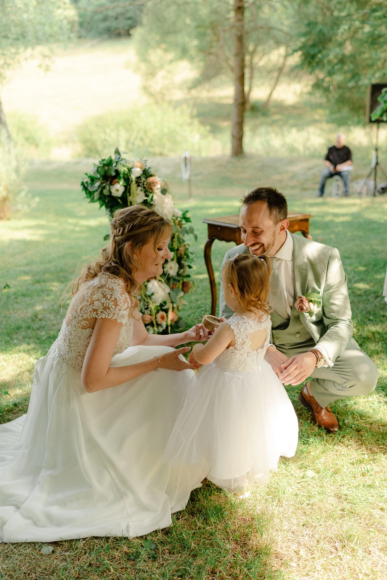 mariés-Celine-Arnaud-enfant-amène-bague